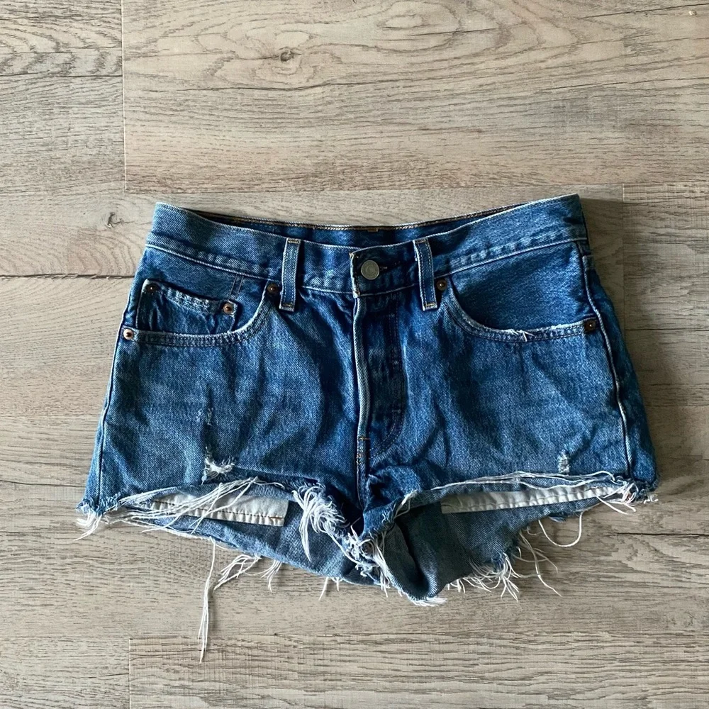 Levi’s Denim Short (SIZE 26) - Picture 1 of 4